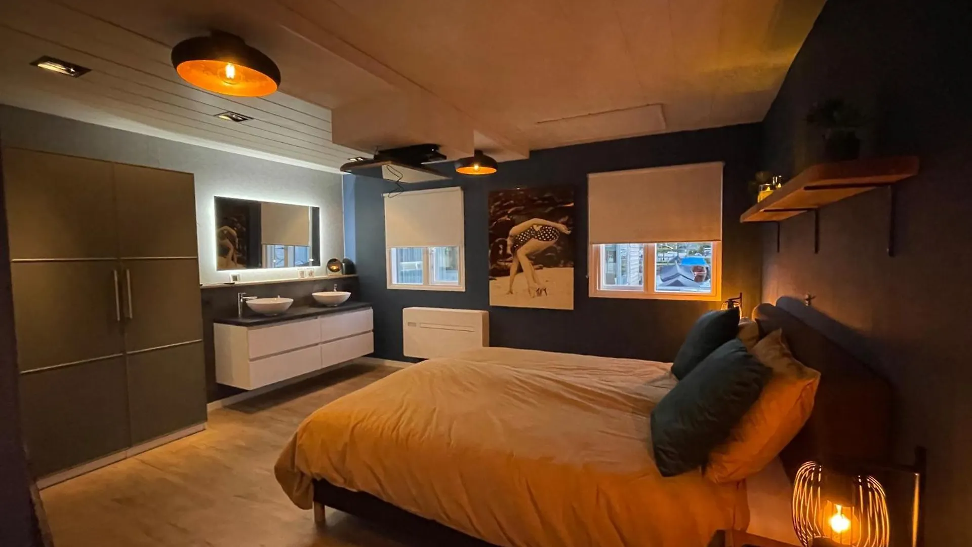 Apartment Poellodge Xl, Houseboat Met Whirlpool En Sauna Aalsmeer
