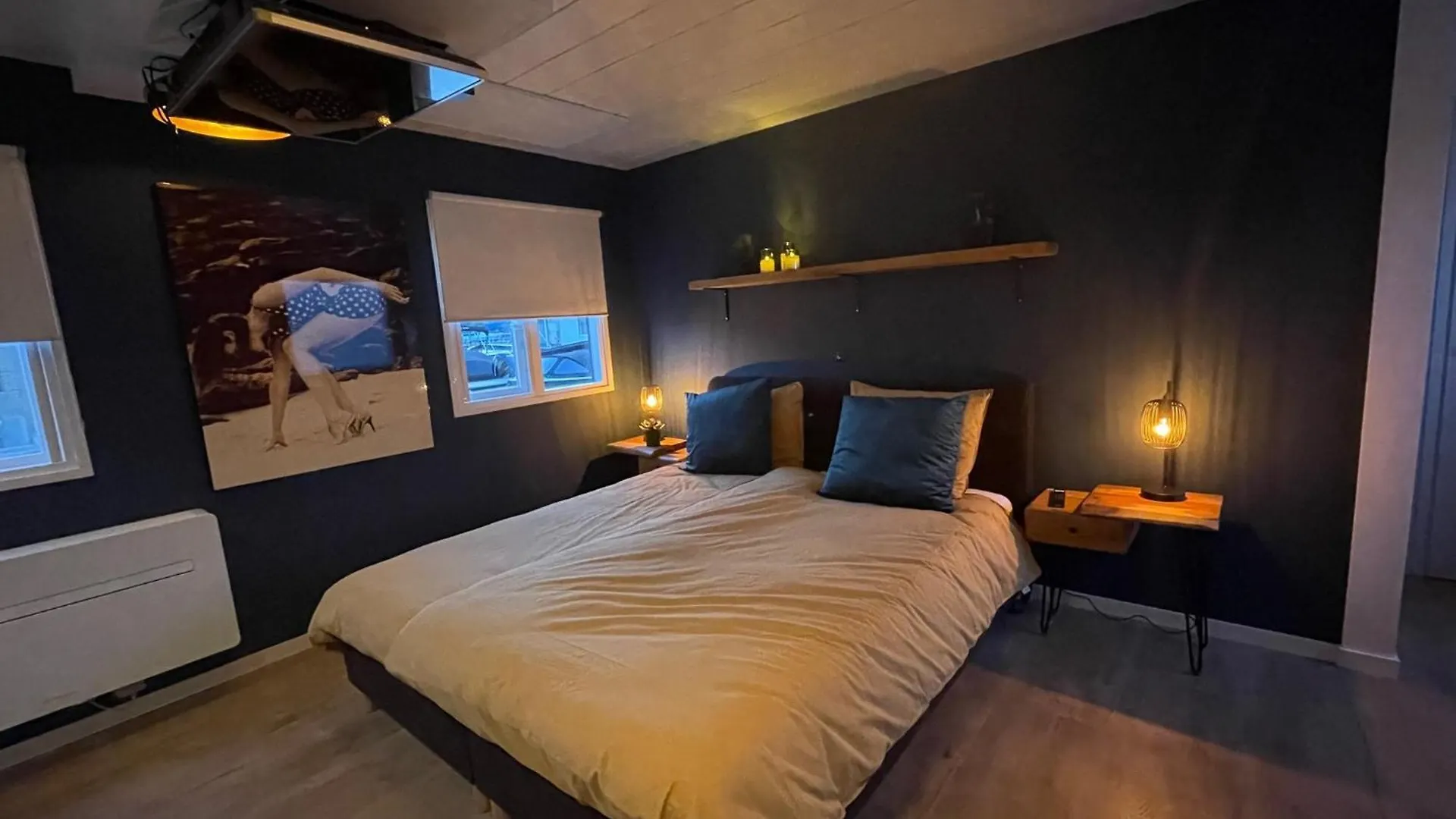 Poellodge Xl, Houseboat Met Whirlpool En Sauna Aalsmeer 0*,  Niederlande